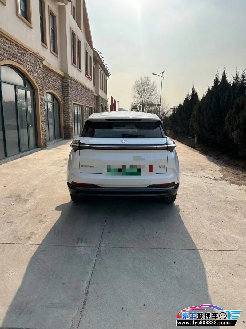 23年哪吒U轿车抵押车出售