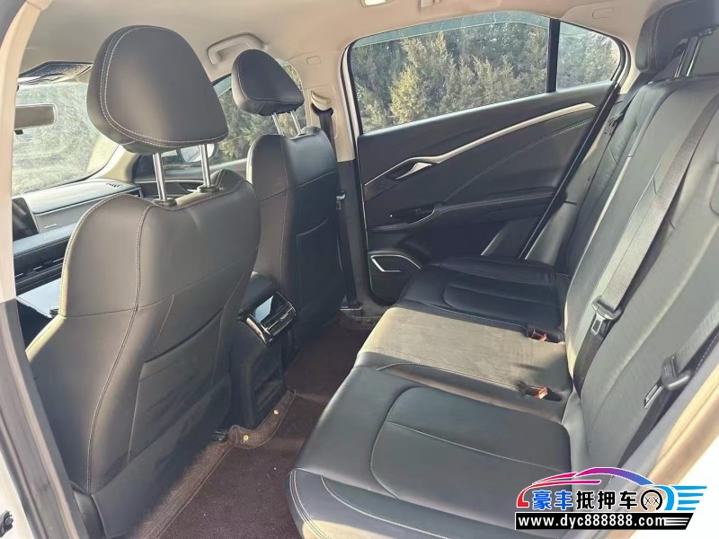 23年哪吒U轿车抵押车出售