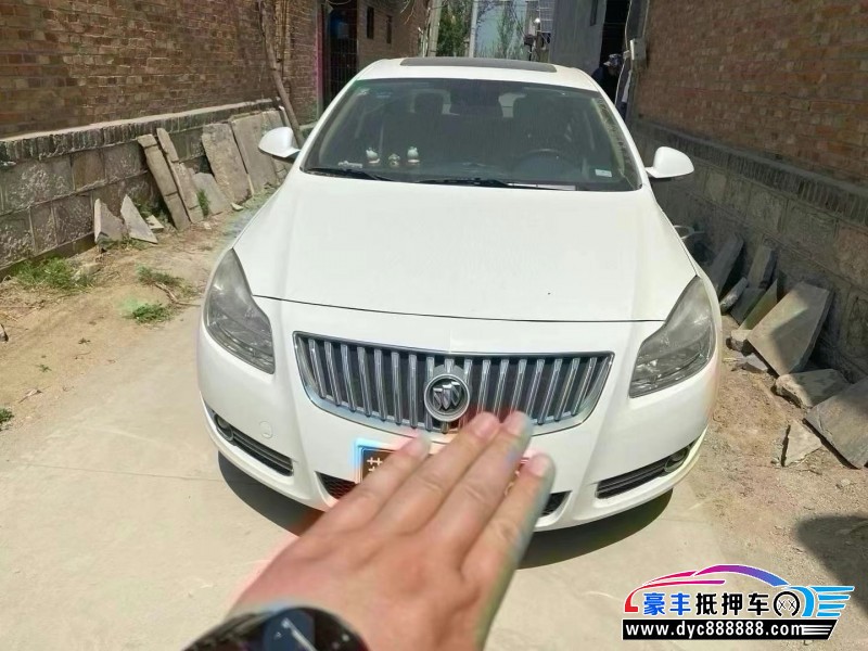 13年别克君威轿车抵押车出售