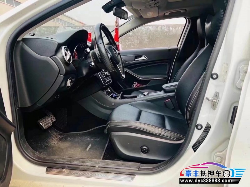 15年奔驰GLA轿车抵押车出售