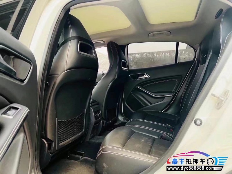 15年奔驰GLA轿车抵押车出售