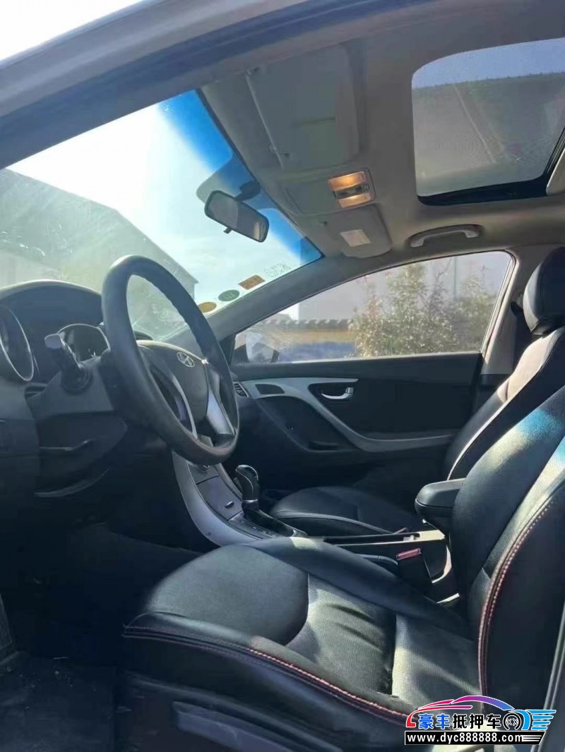 15年现代朗动轿车抵押车出售