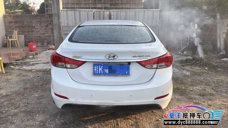 14年现代朗动轿车抵押车出售