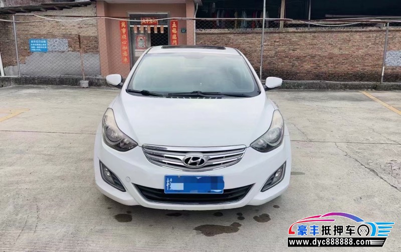 13年现代朗动轿车抵押车出售