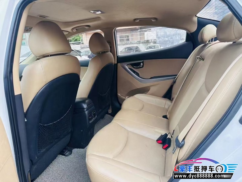 13年现代朗动轿车抵押车出售