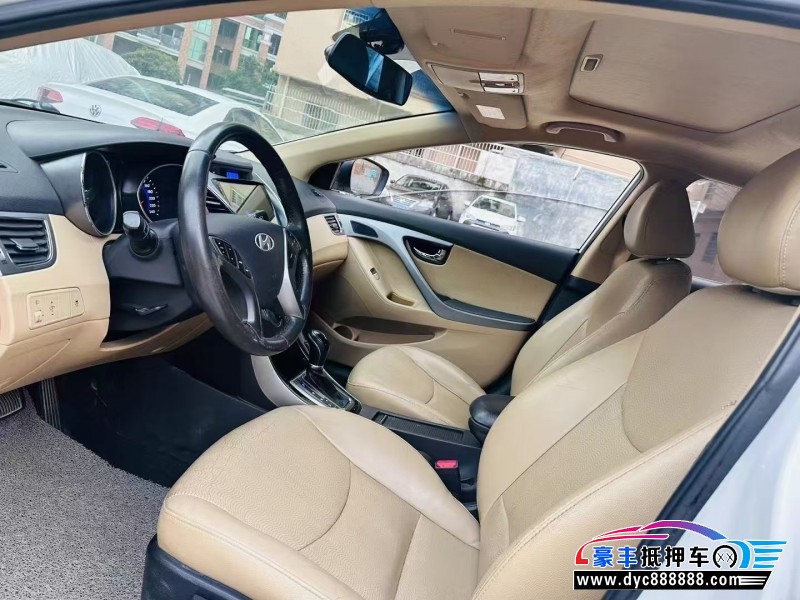 13年现代朗动轿车抵押车出售