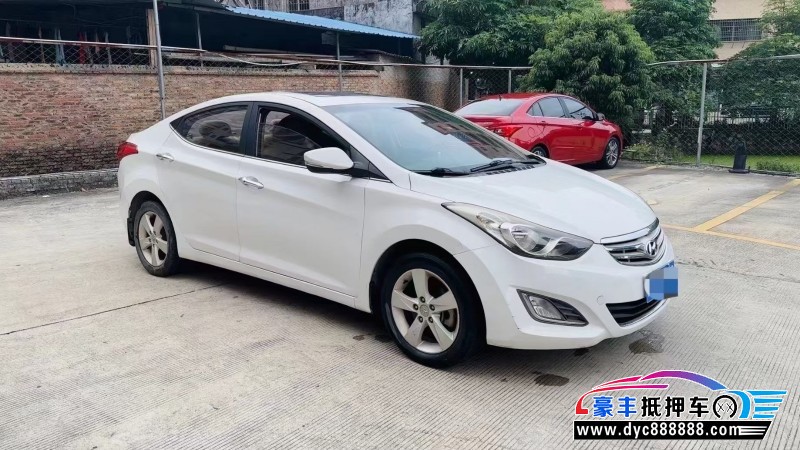 13年现代朗动轿车抵押车出售