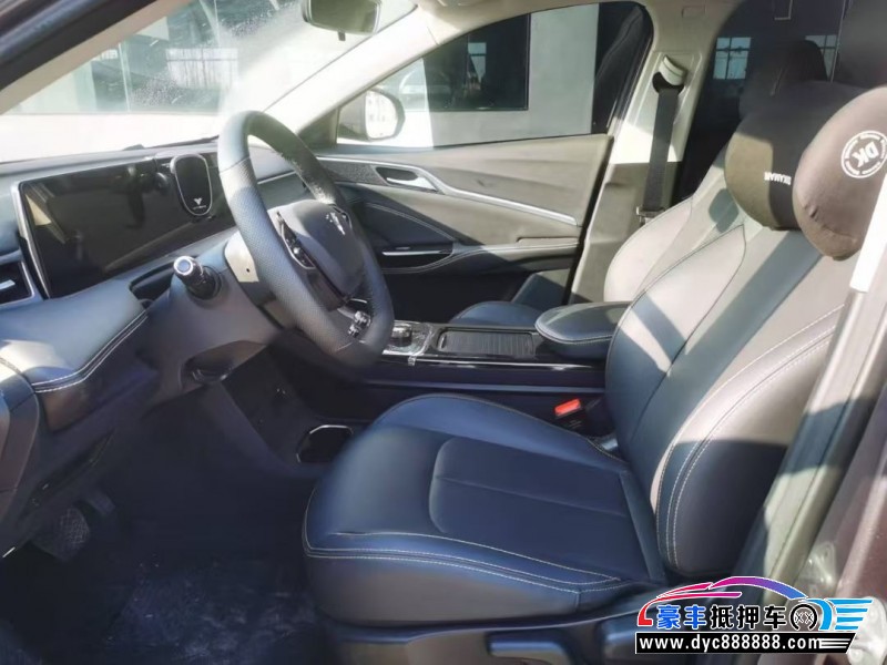 24年哪吒U轿车抵押车出售