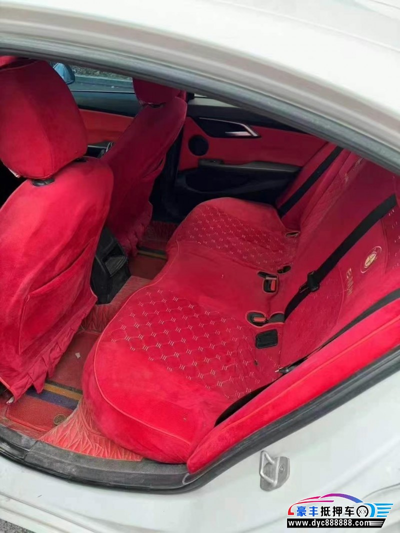 18年宝马1系轿车抵押车出售