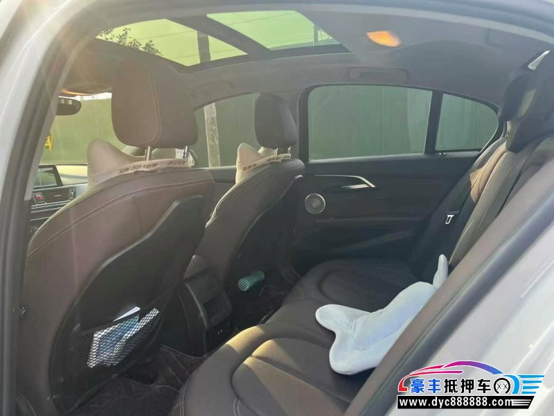 20年宝马1系轿车抵押车出售