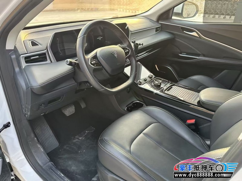 23年哪吒u-ll400轿车抵押车出售