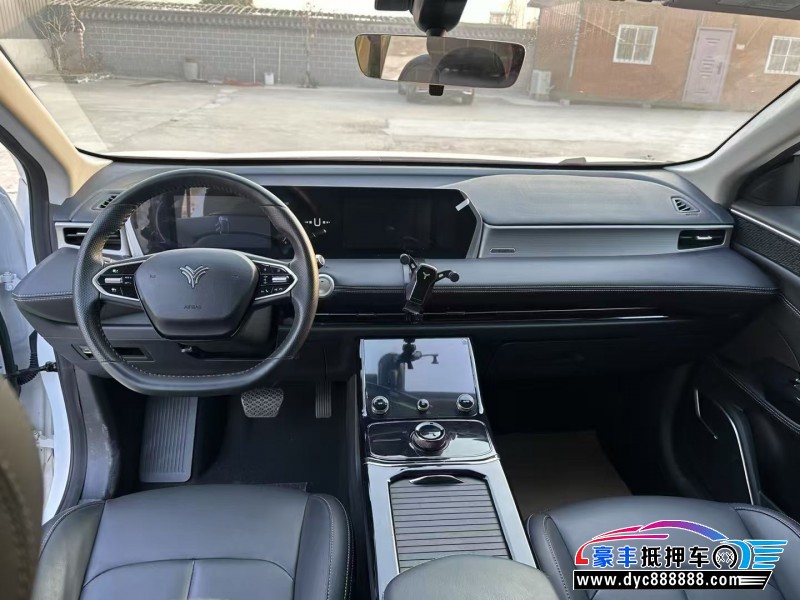 23年哪吒u-ll400轿车抵押车出售