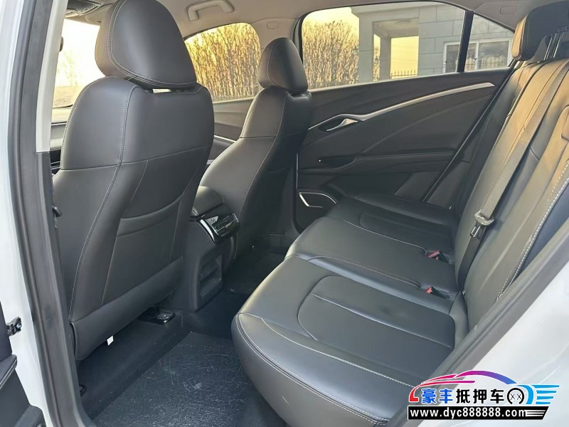 23年哪吒u-ll400轿车抵押车出售