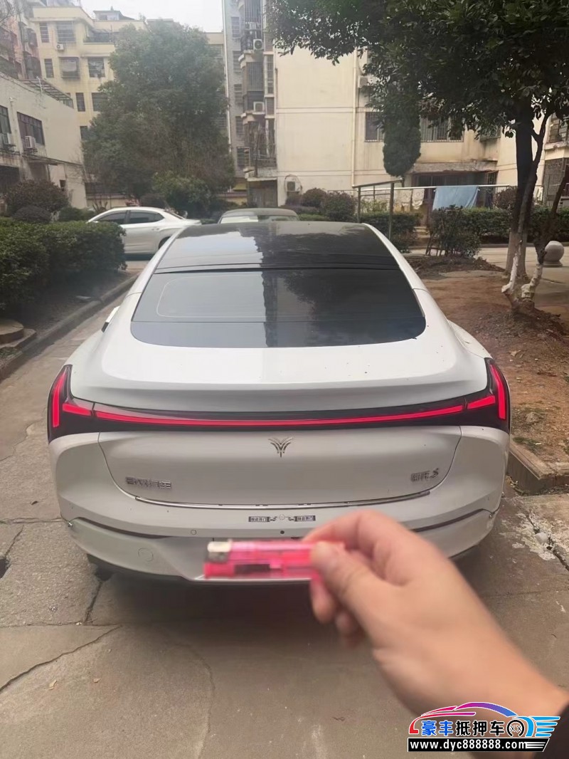 23年哪吒S轿车抵押车出售