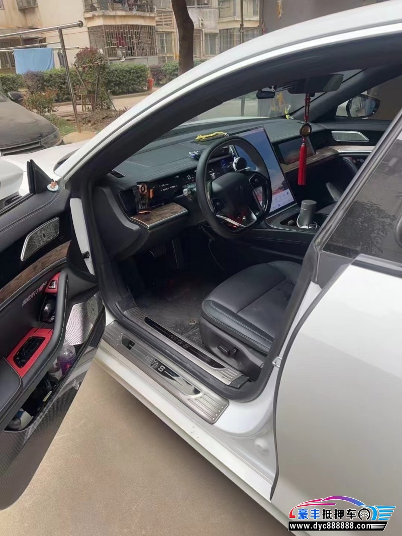 23年哪吒S轿车抵押车出售