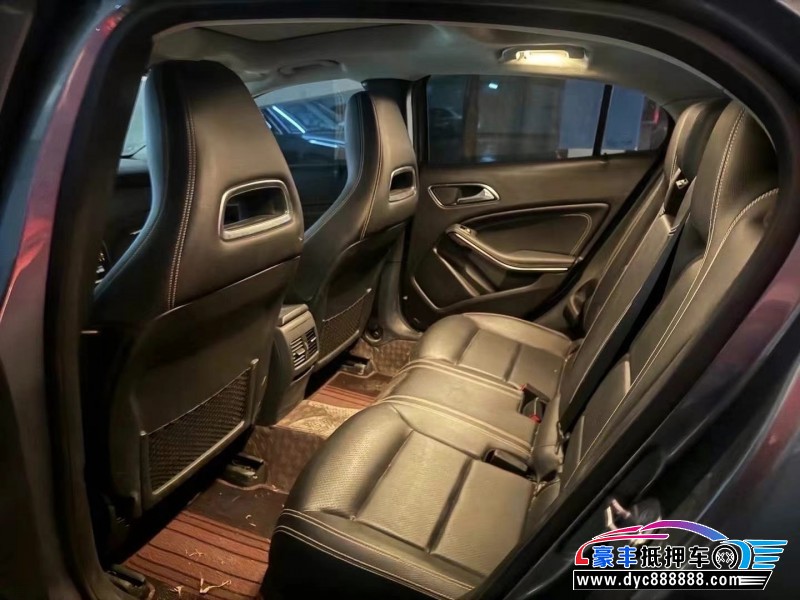 18年奔驰GLA轿车抵押车出售