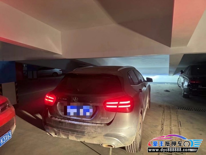 18年奔驰GLA轿车抵押车出售