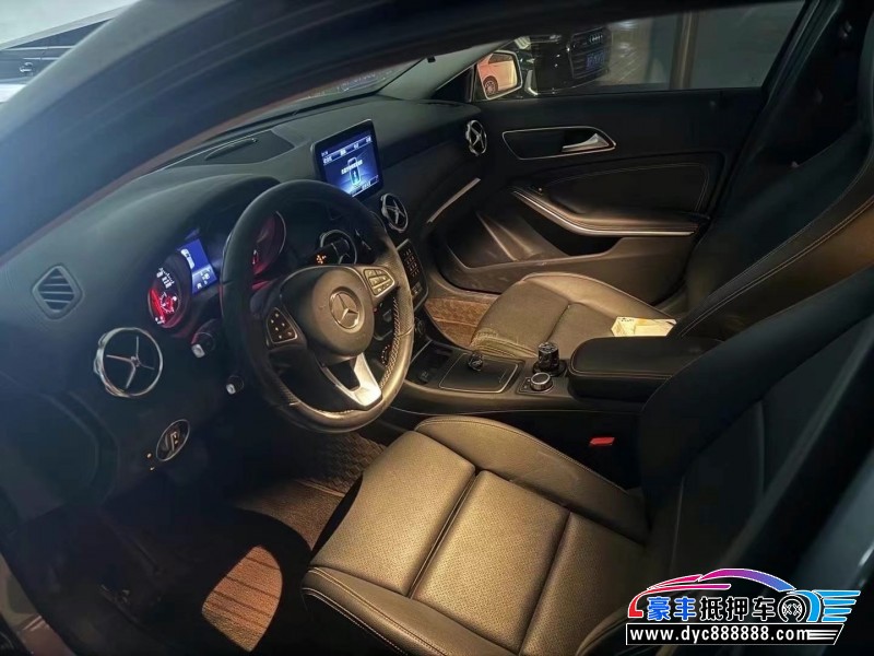 18年奔驰GLA轿车抵押车出售