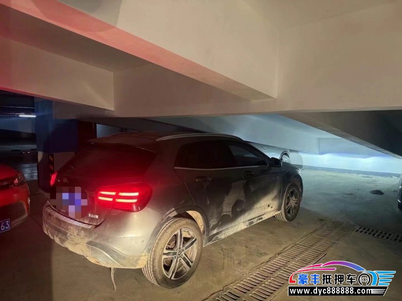 18年奔驰GLA轿车抵押车出售