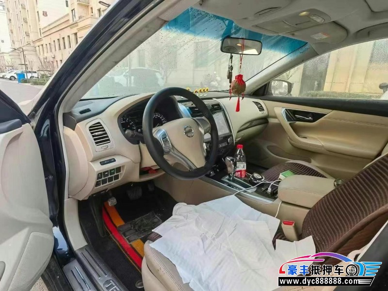 15年日产天籁轿车抵押车出售