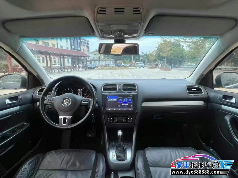 12年大众高尔夫轿车抵押车出售