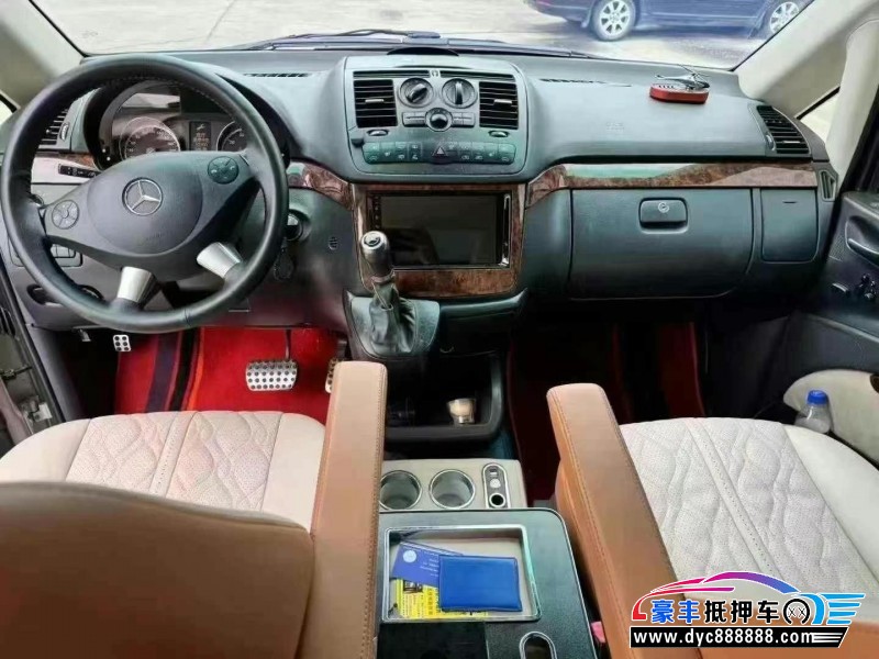 13年奔驰唯雅诺轿车抵押车出售