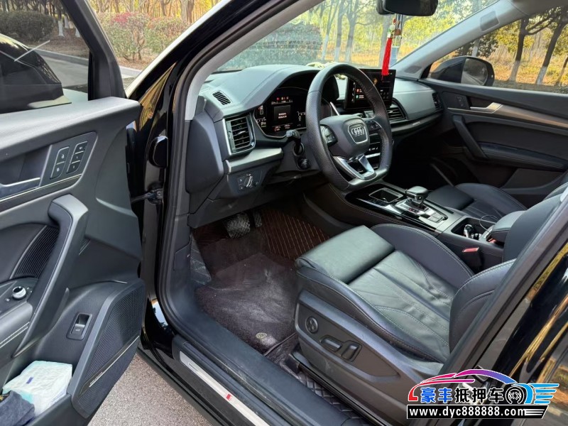 22年奥迪Q5轿车抵押车出售