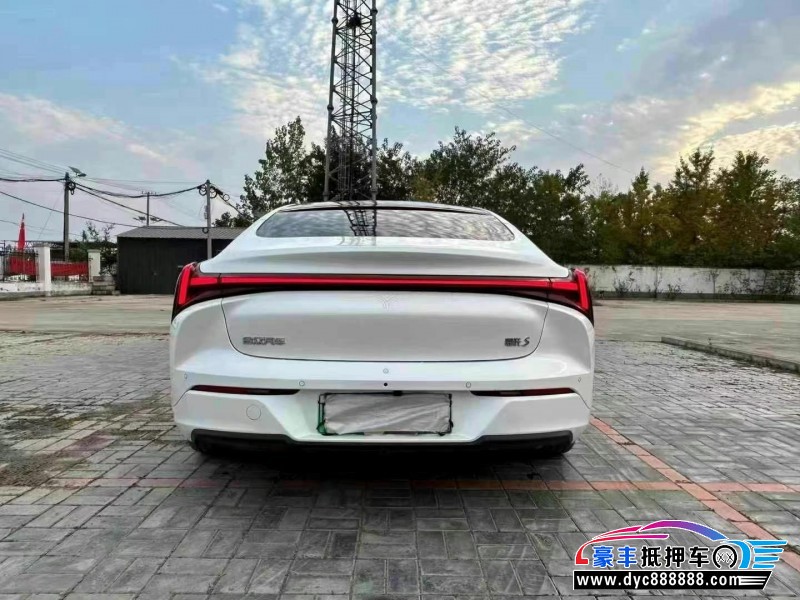 24年哪吒S轿车抵押车出售