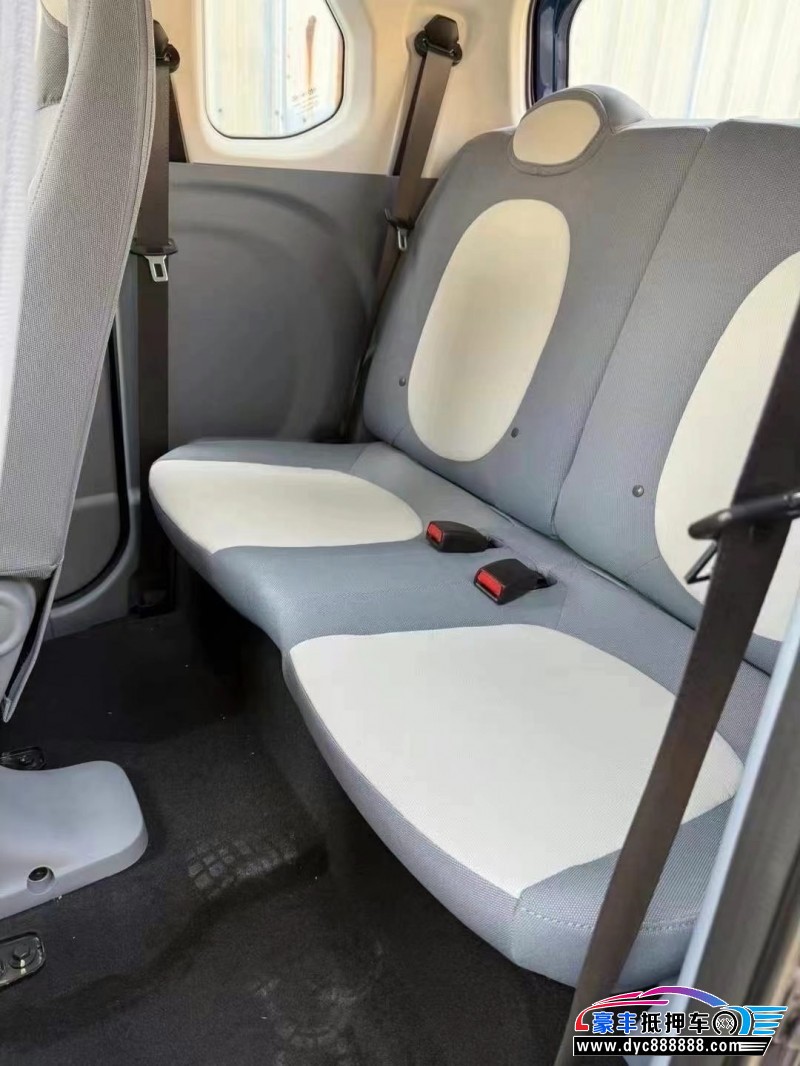 24年奔腾小马轿车抵押车出售