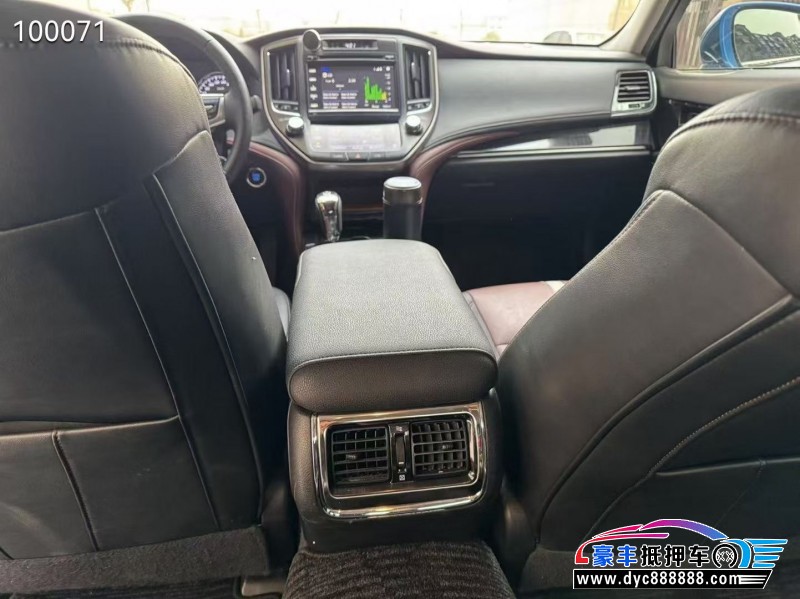 17年丰田皇冠轿车抵押车出售