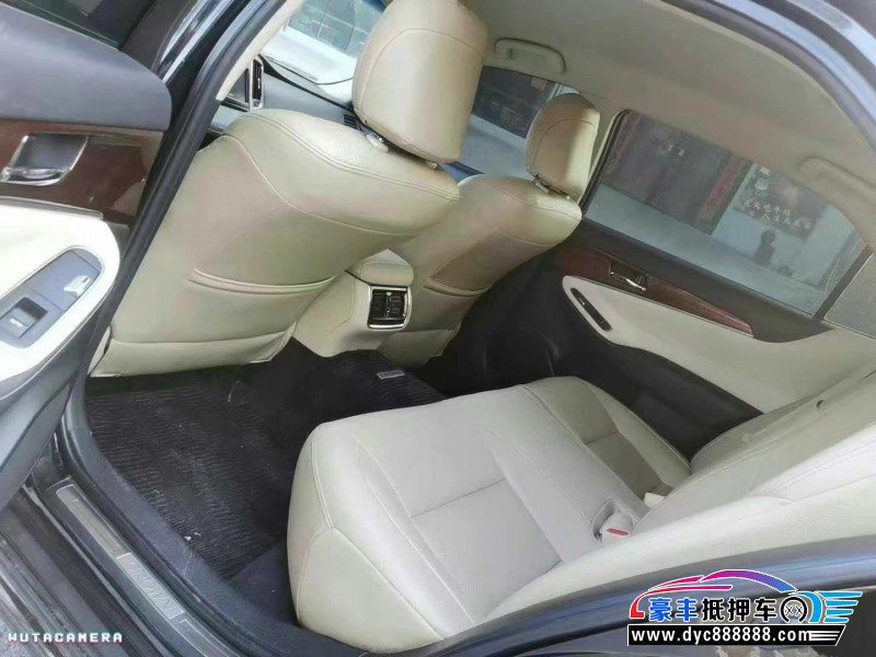 17年丰田皇冠轿车抵押车出售