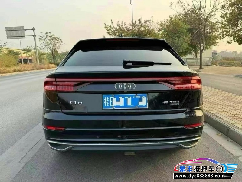 21年奥迪Q8轿车抵押车出售