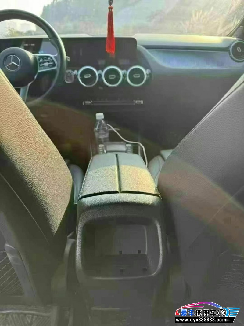 21年奔驰B轿车抵押车出售