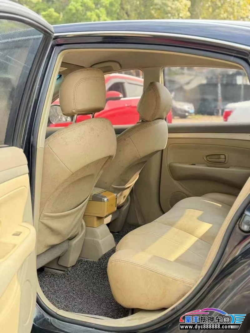 16年日产轩逸轿车抵押车出售