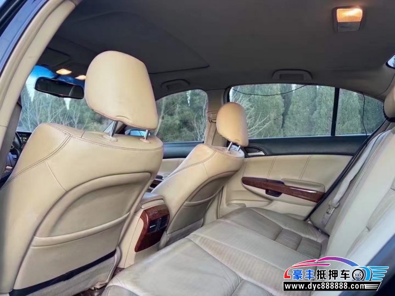 12年本田雅阁轿车抵押车出售