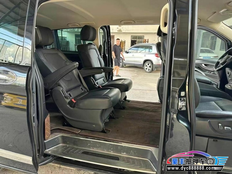 18年奔驰威霆轿车抵押车出售