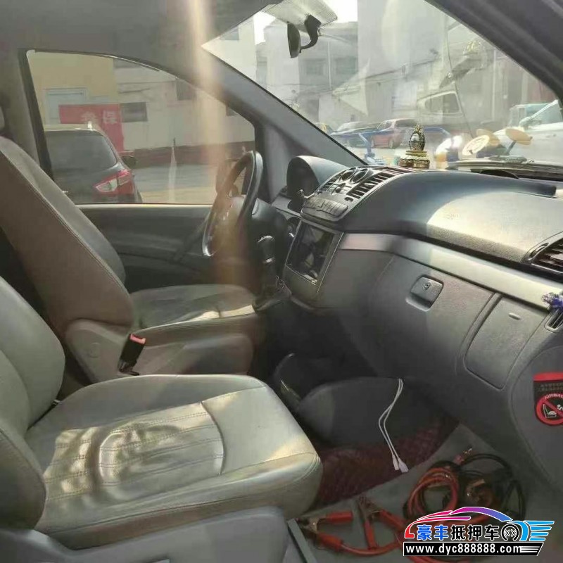 11年奔驰威霆轿车抵押车出售