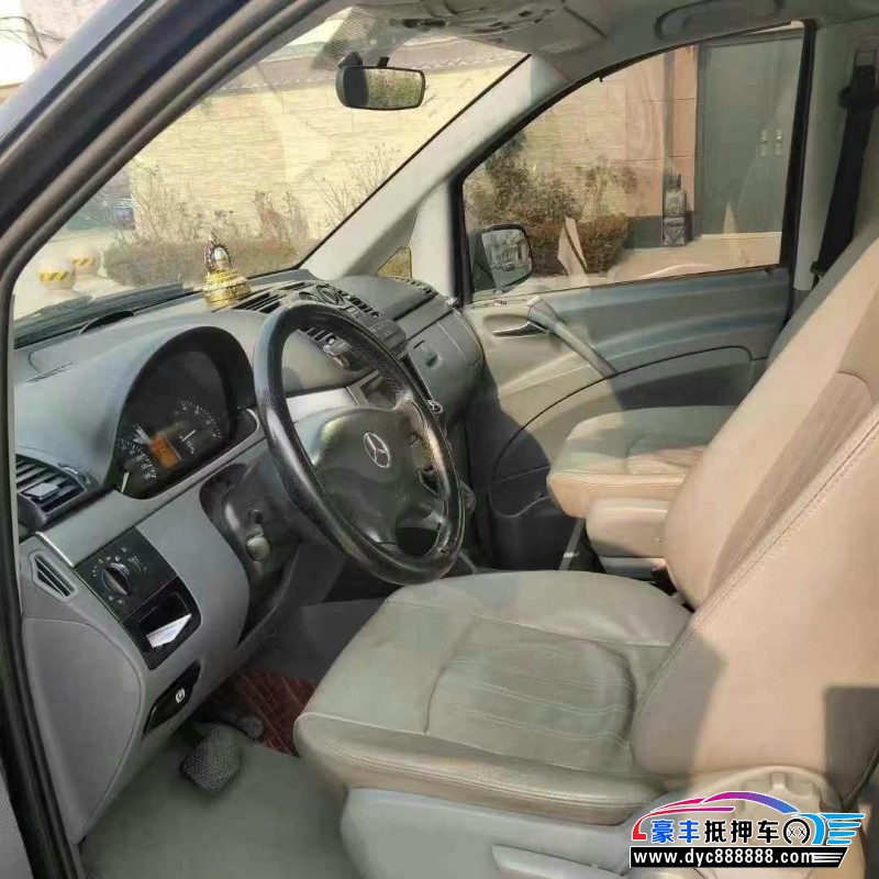 11年奔驰威霆轿车抵押车出售