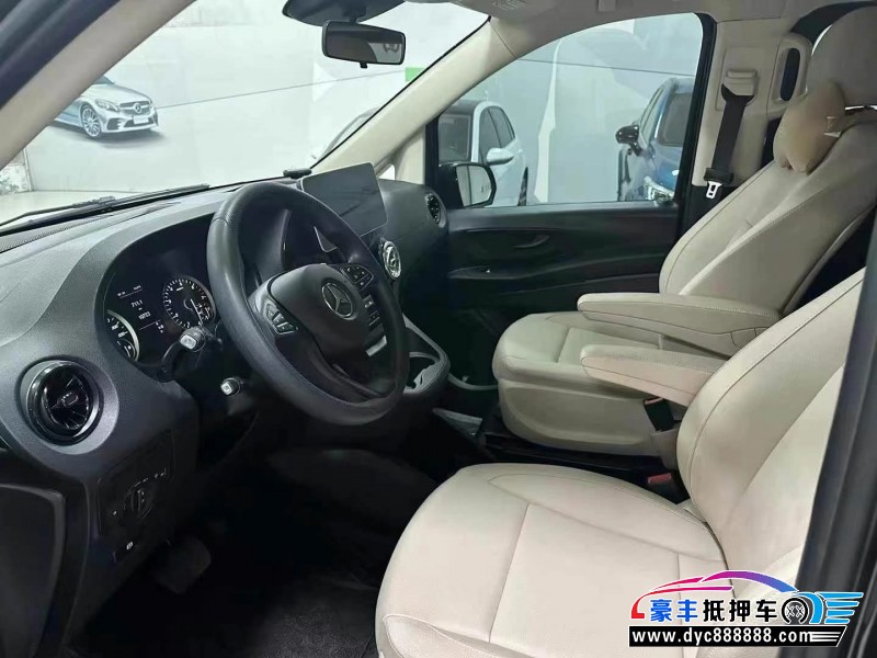 23年奔驰威霆轿车抵押车出售