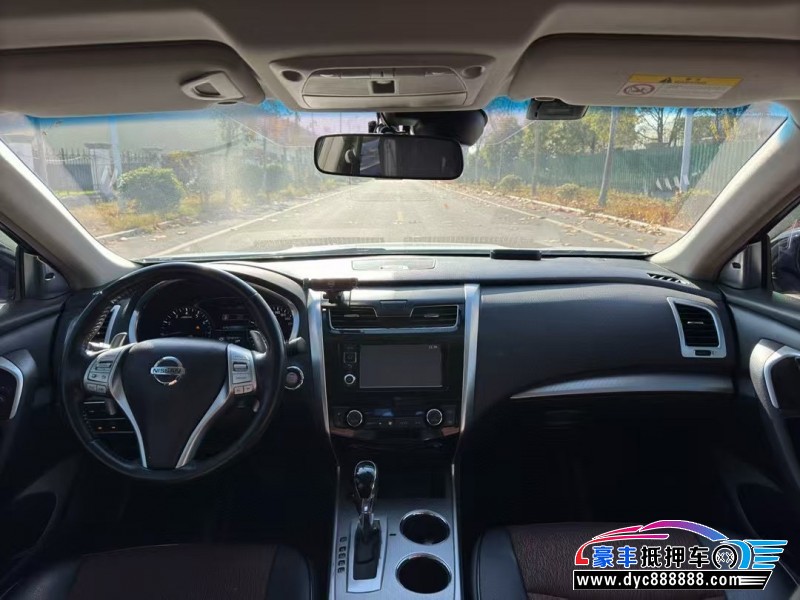 17年日产天籁轿车抵押车出售