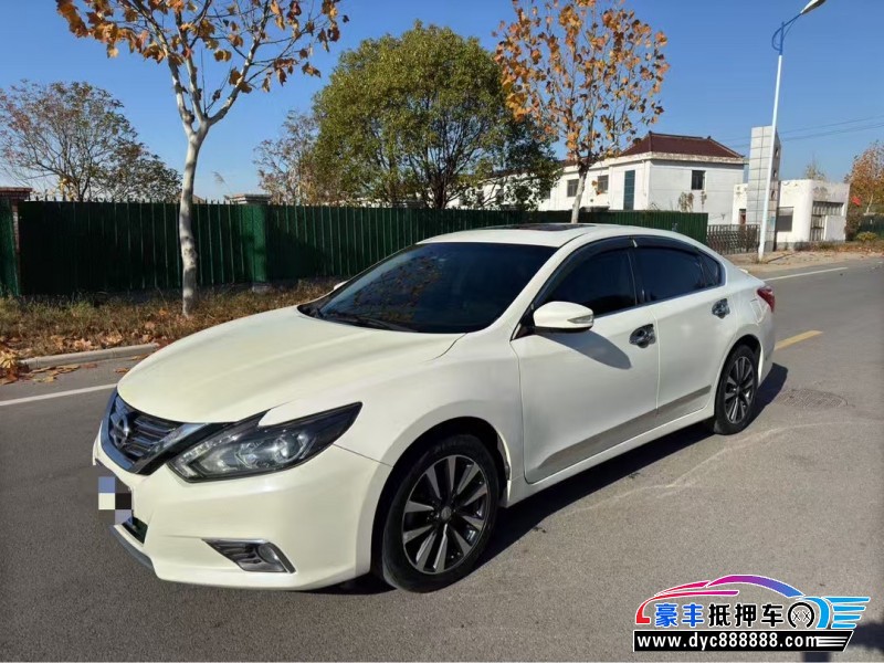 17年日产天籁轿车抵押车出售