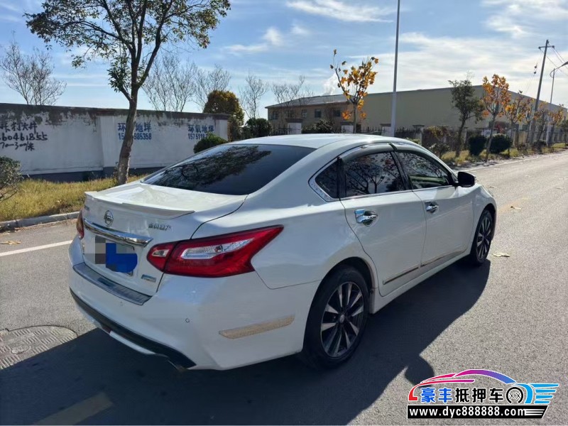 17年日产天籁轿车抵押车出售