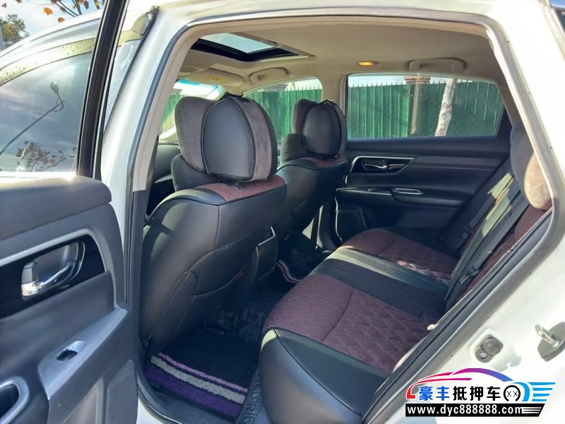 17年日产天籁轿车抵押车出售