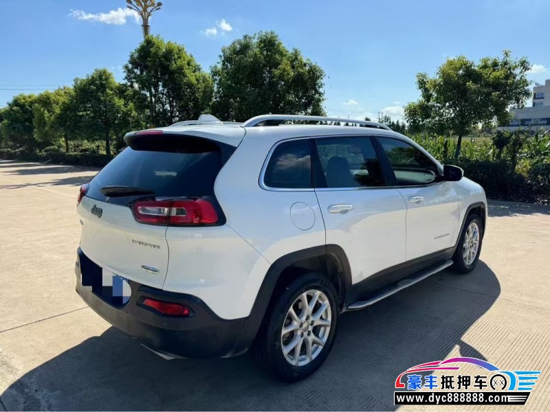 18年Jeep自由光轿车抵押车出售