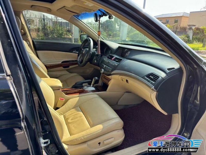 12年本田雅阁轿车抵押车出售