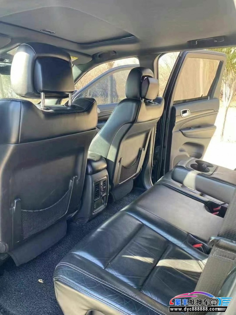 13年Jeep大切诺基轿车抵押车出售