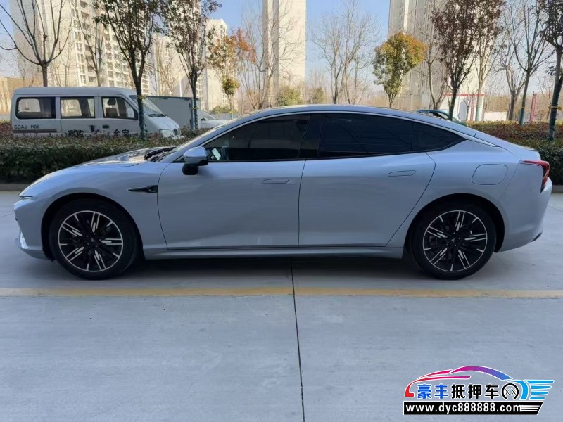 24年哪吒S轿车抵押车出售