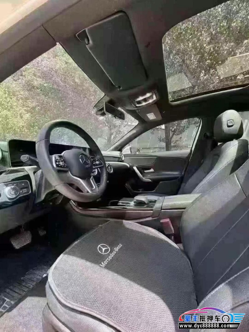 21年奔驰A轿车抵押车出售