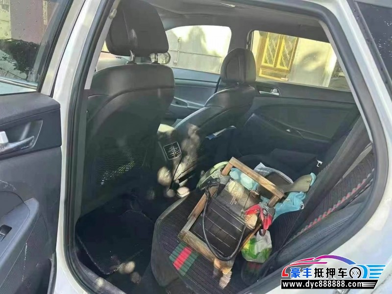 18年现代途胜轿车抵押车出售