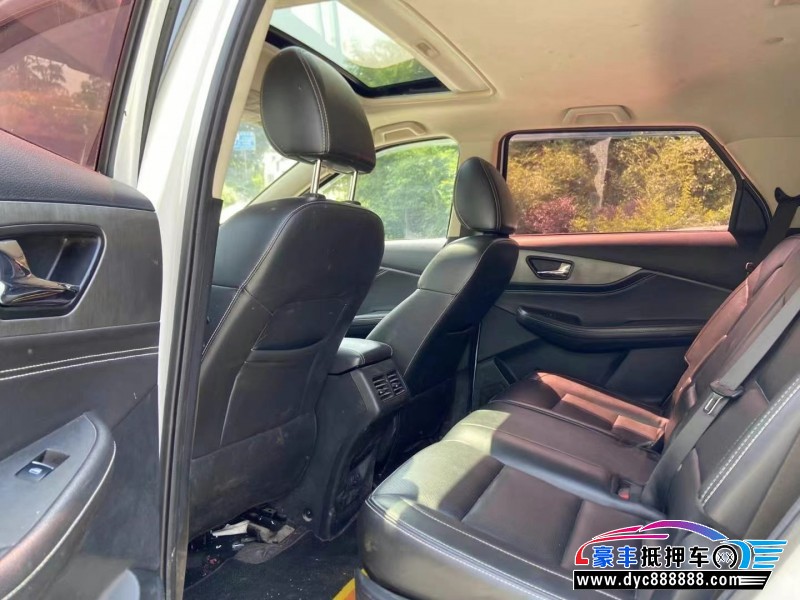 18年东风风光560轿车抵押车出售